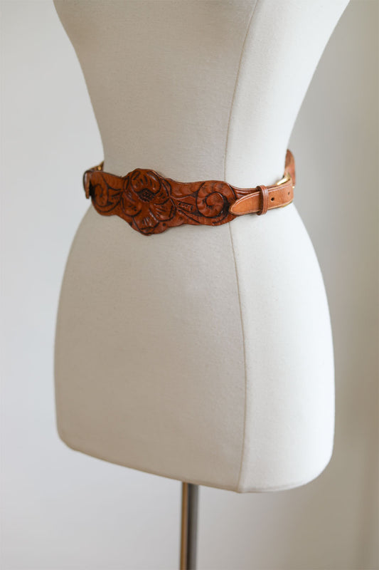 BELTOPIA! Vintage 1940s - 1950s Tooled Western Kidney Belt - Tan Rose + Rare Double Brass Buckle Cincher Size XS to M