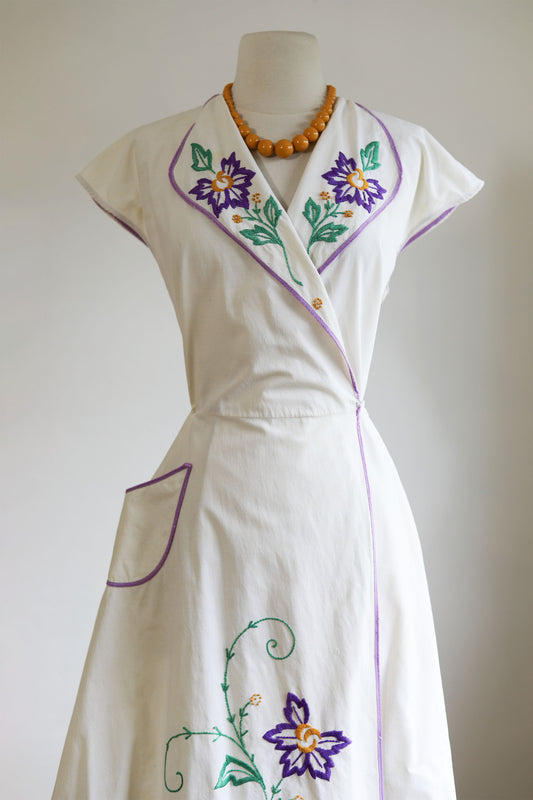 Vintage 1930s to 1940s Dress - Hand-Embroidered Cotton Hooverette Wrap Chore Sundress Size XS - L