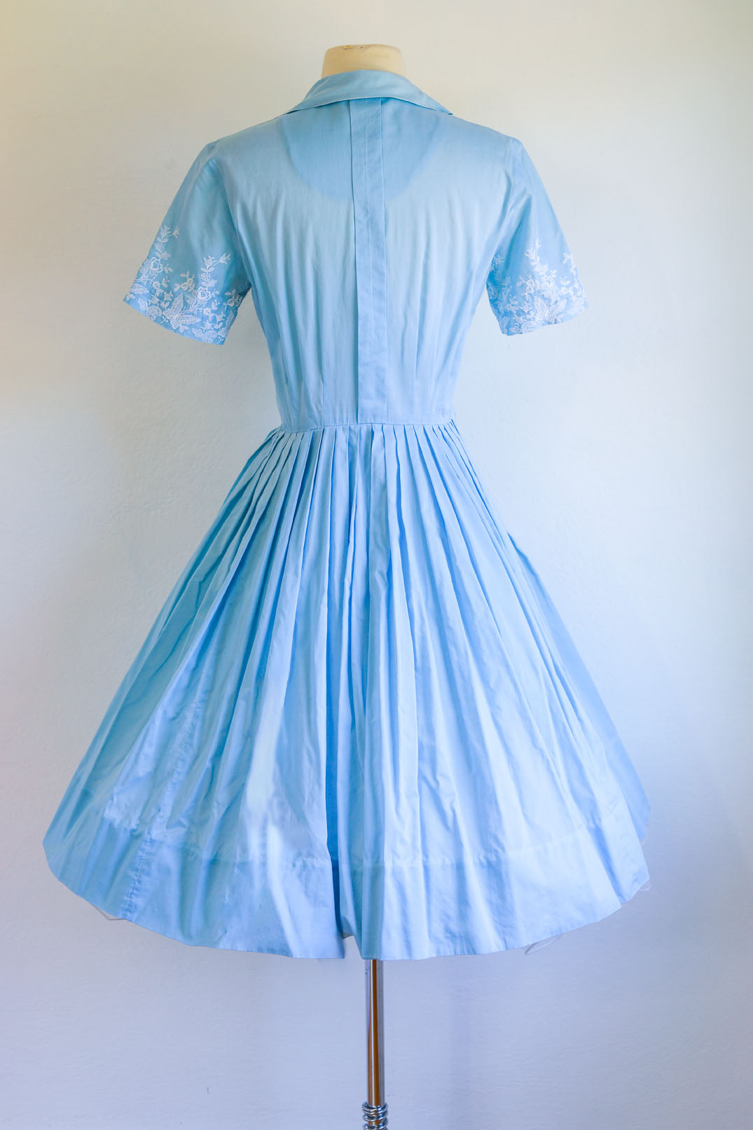 Vintage 1950s Dress - Pastel Blue White Embroidery Butterfly Insects Cotton Shirtwaist Size S