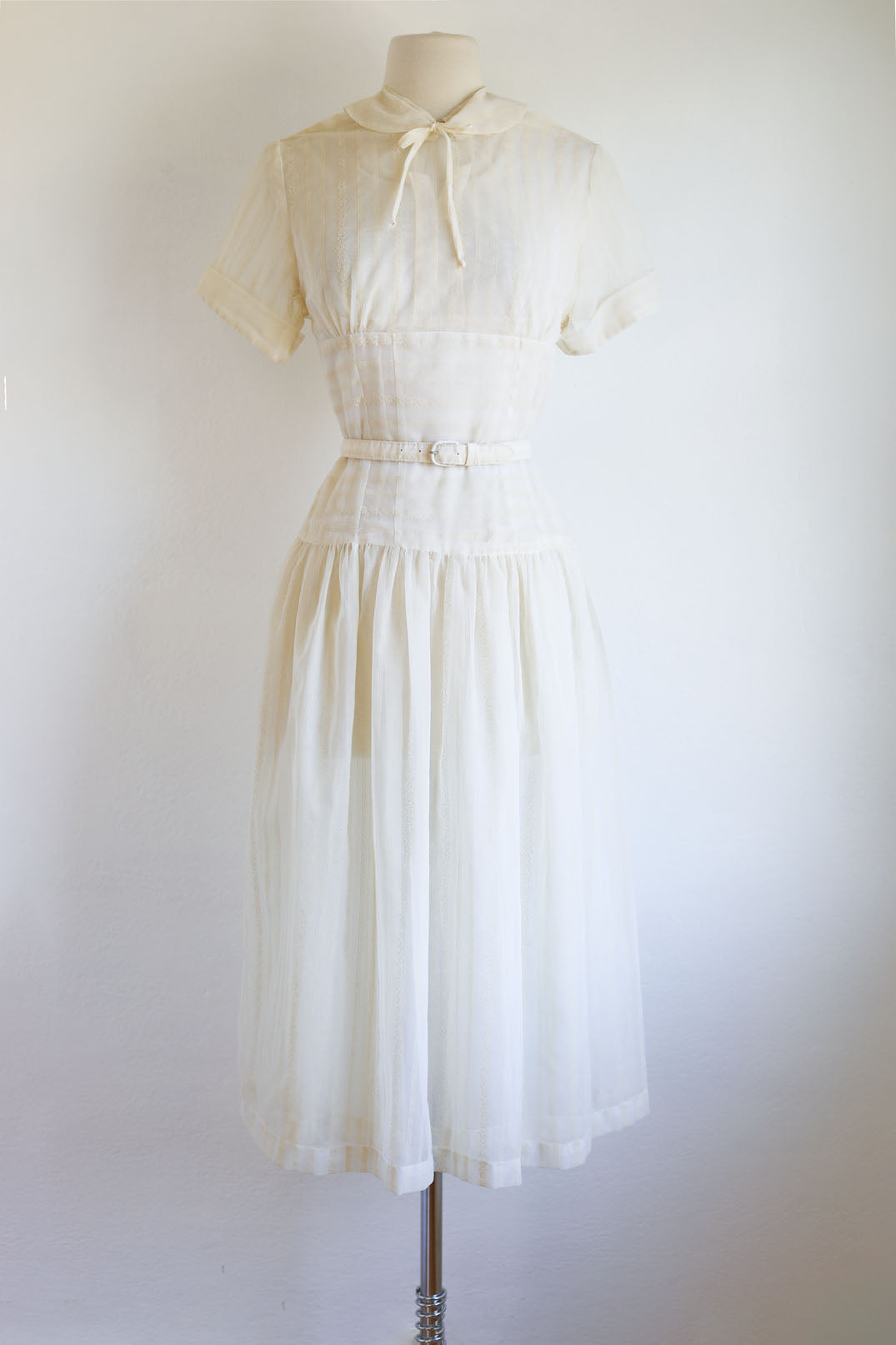 white fifties dress Original Genuine Vintage 1950s Silver Stripe Prom/party Sz 8 Wedding waist 37 (94cm) 50s Dresses White And Pink