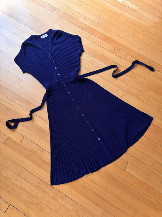 Vintage 1950s Knit Dress - Iconic! Slinky Midnight Blue Sweater Dress Knitwear w Belt Size S to L