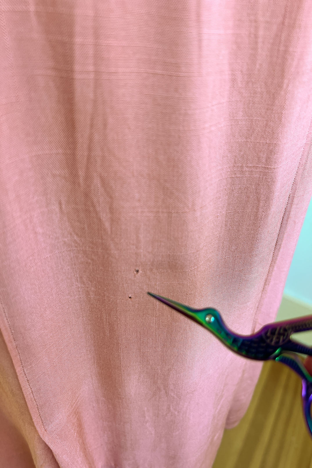 Vintage 1930s Dress - DREAMY PEACH Fluttery Rayon w Bold Wooden + Copper Flower Buttons Size M