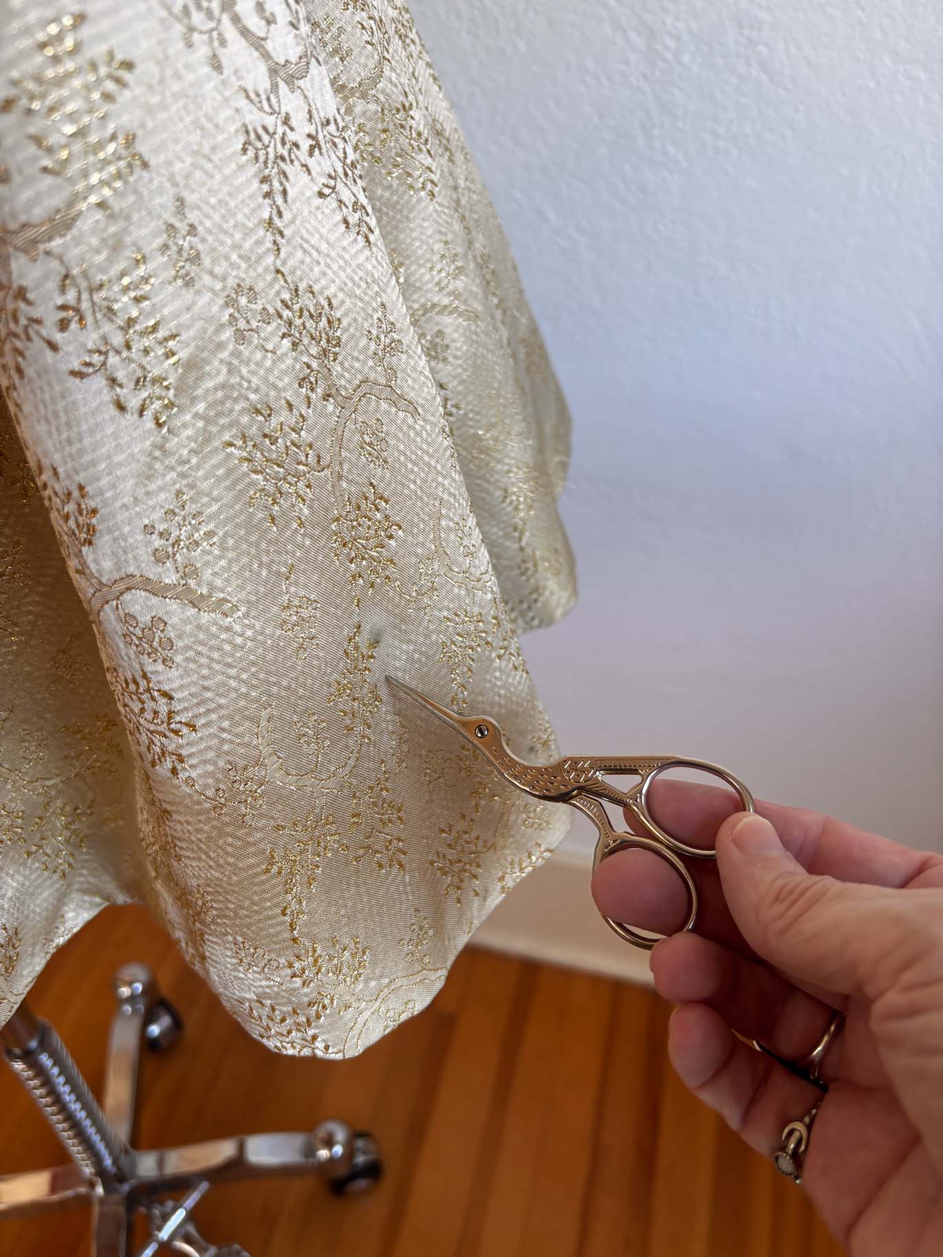 Vintage 1950s Party Dress - Beautiful Champagne Gold Metallic Satin Brocade w Wintry Trees Princess Size