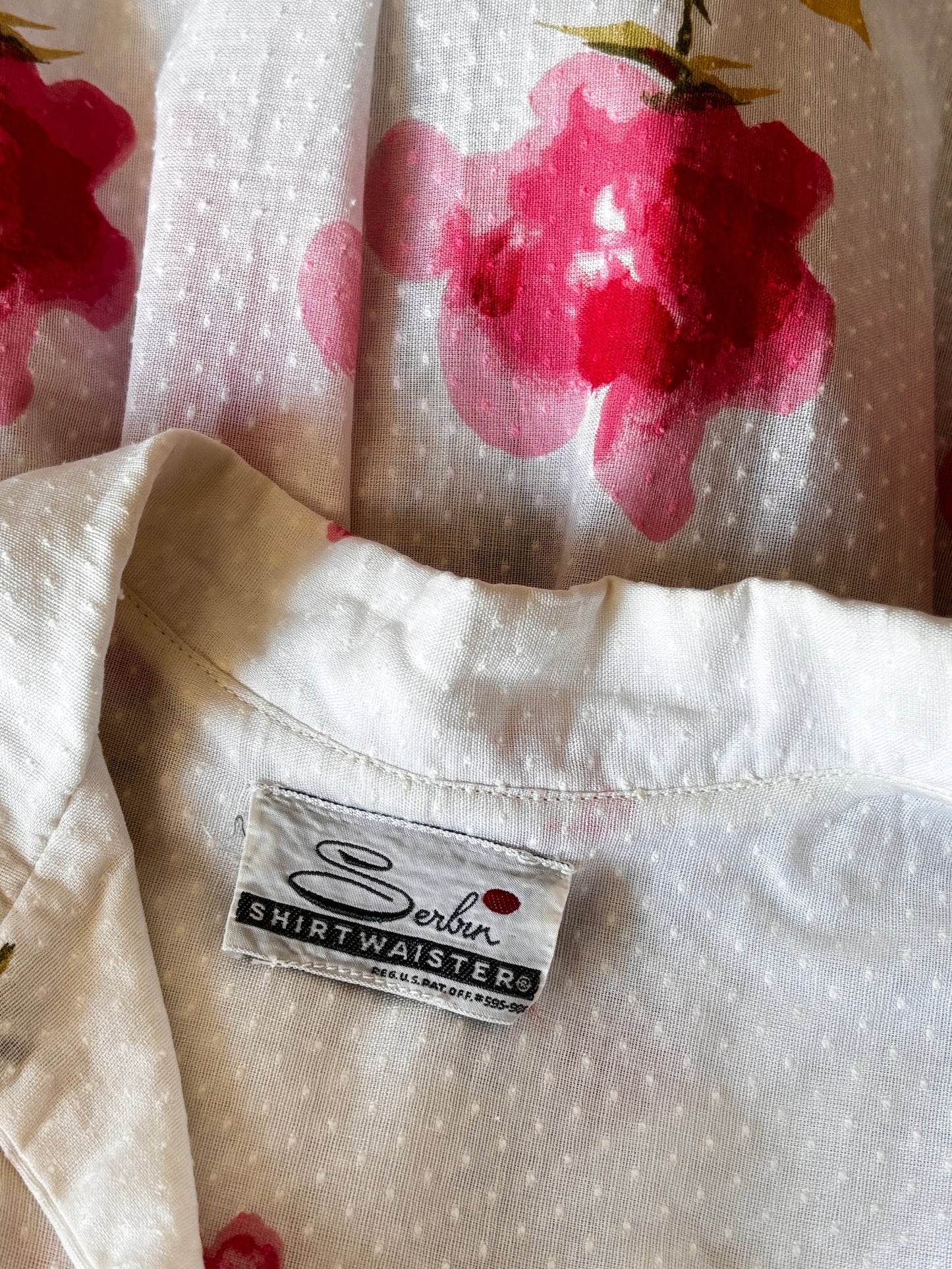 Vintage 1950s Shirtwaist - Darling Dotted Swiss Cotton Serbin Dress w Long-Stemmed Rose Print Size XS