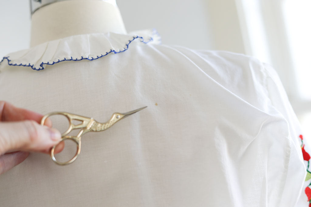 Vintage 1940s to 1950s Blouse - Hungarian Embroidered + Smocked Soft Cotton Folkloric Top w Loads of Detail Size XS to M