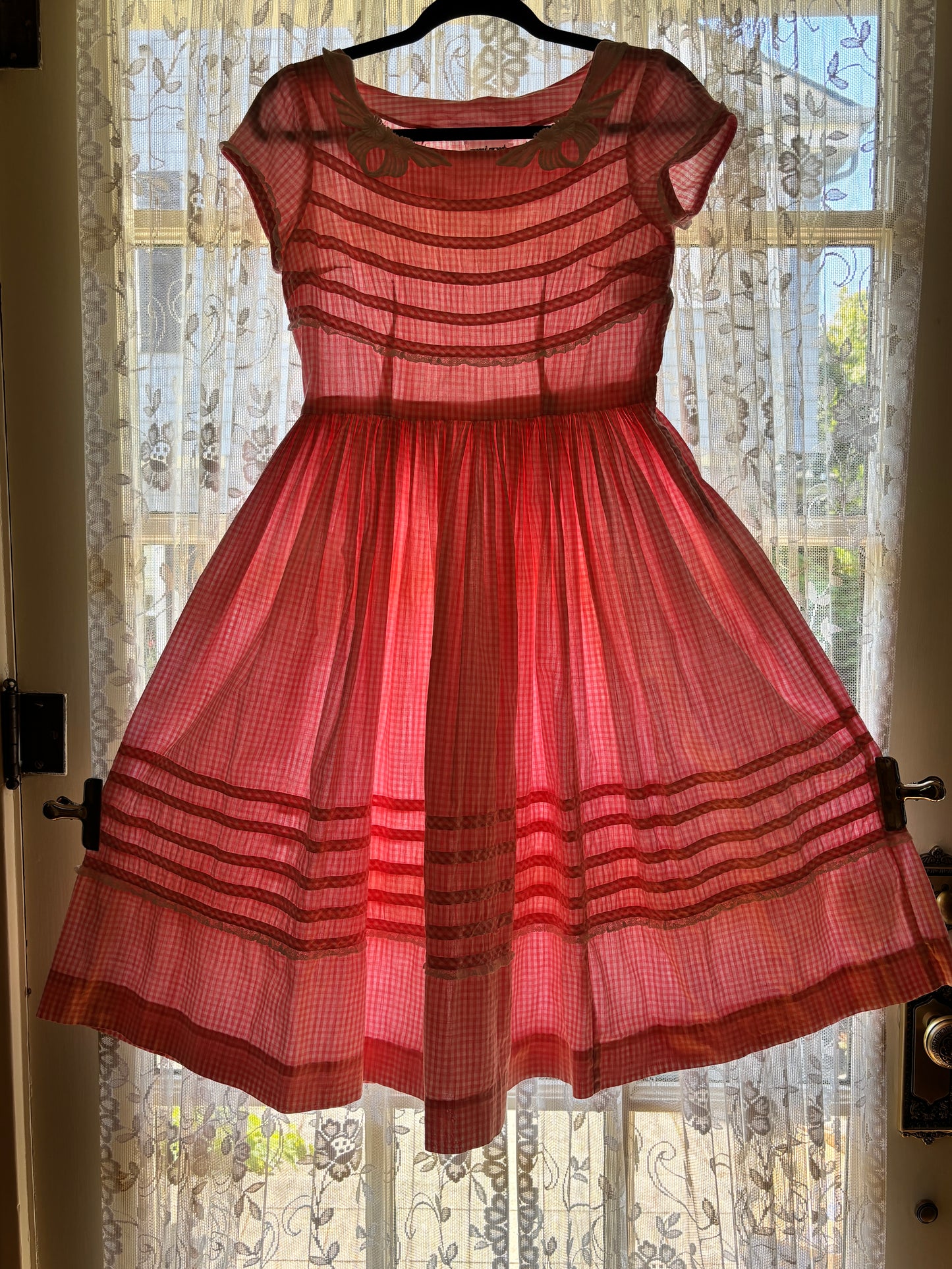 Vintage 1950s Dress - Pink Gingham Plaid Cotton w Bow Appliques Sundress Size M
