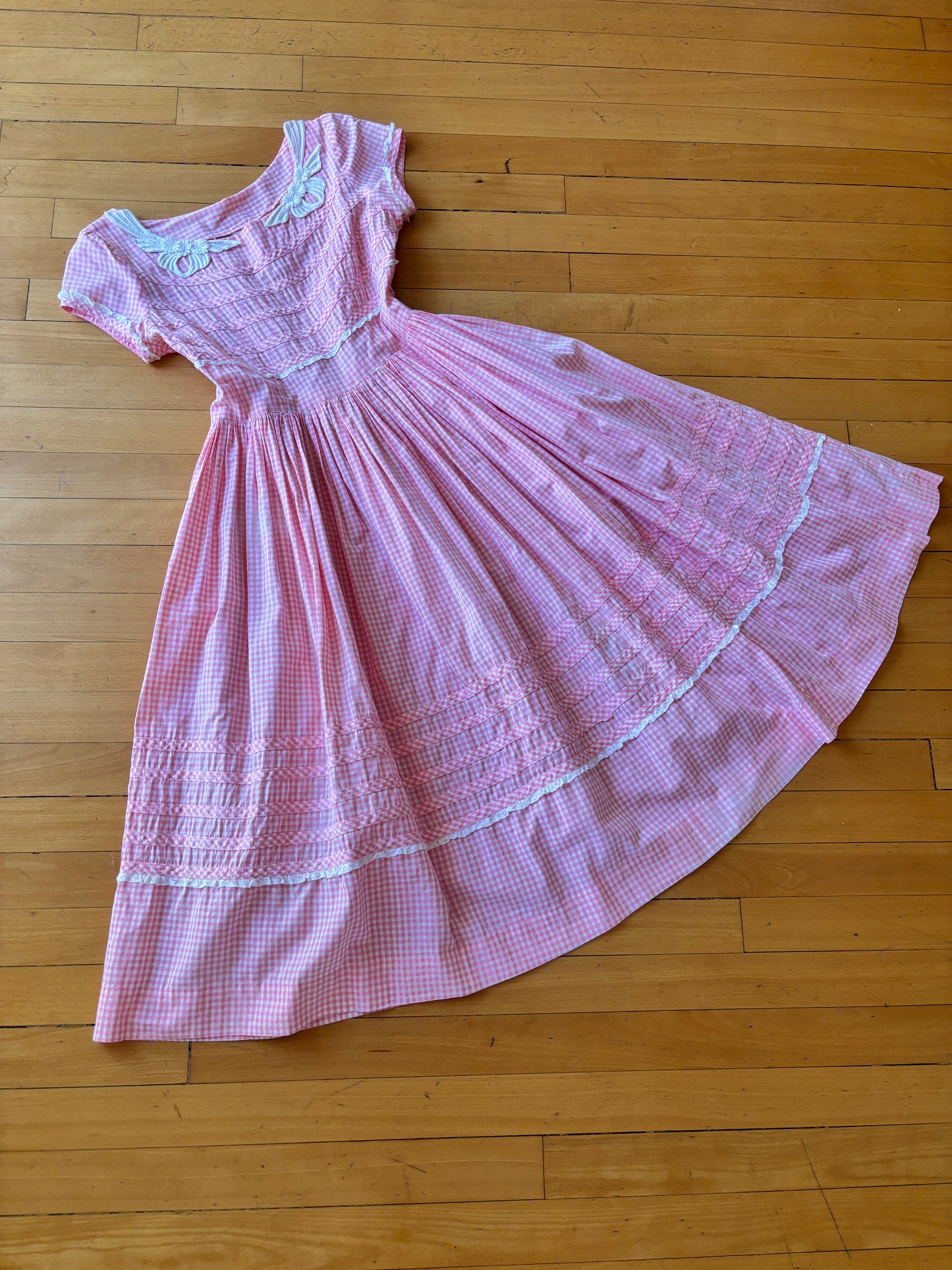 Vintage 1950s Dress - Pink Gingham Plaid Cotton w Bow Appliques Sundress Size M
