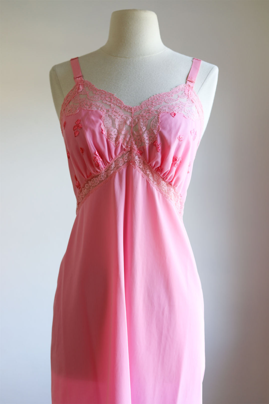 Vintage 1950s to 1960s Slip - Candy Pink Nylon Embroidered Leaves Full Slip Gown Size S