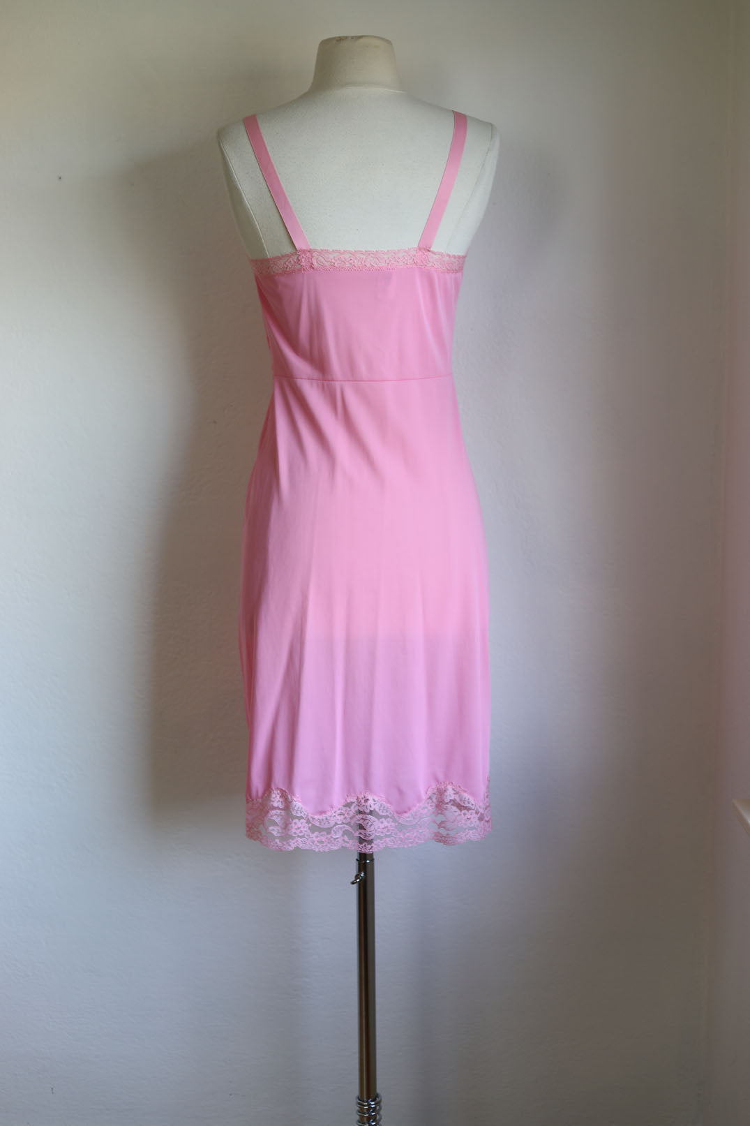 Vintage 1950s to 1960s Slip - Candy Pink Nylon Embroidered Leaves Full Slip Gown Size S