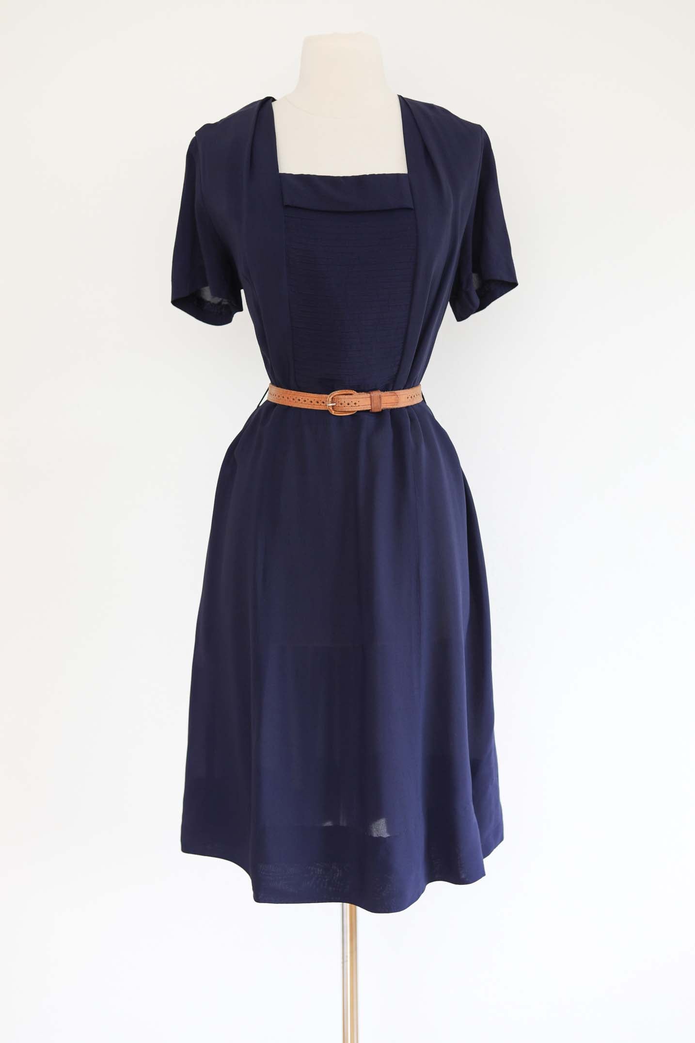 Vintage 1940s Dress - EASY-GOING VOLUP Navy Blue Rayon Pleated Day Dress Size L to XL