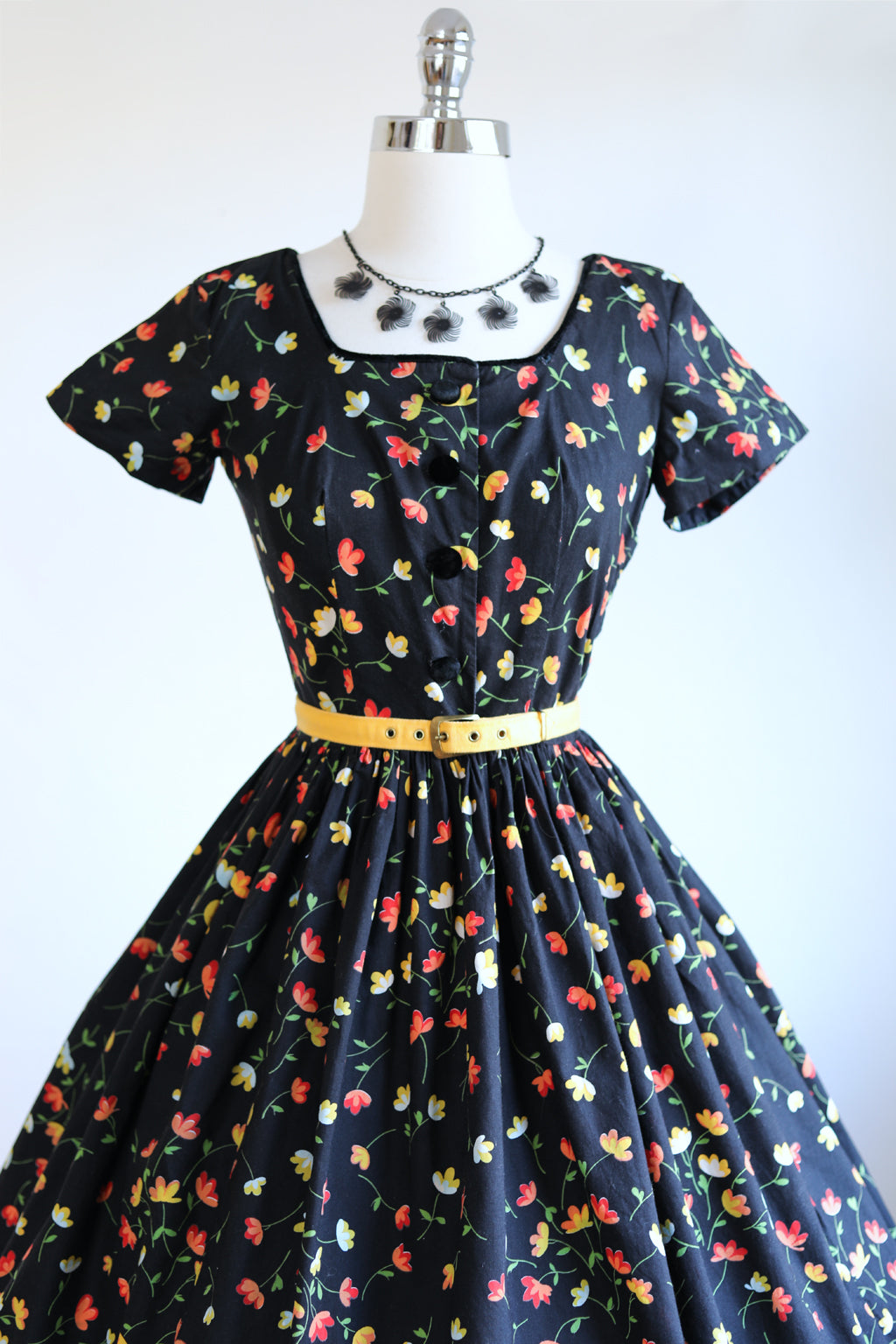 Vintage 1950s Dress - Goody Junior Black w FIERY Floral Print Cotton w Velvet Shirtwaist Size XS to S