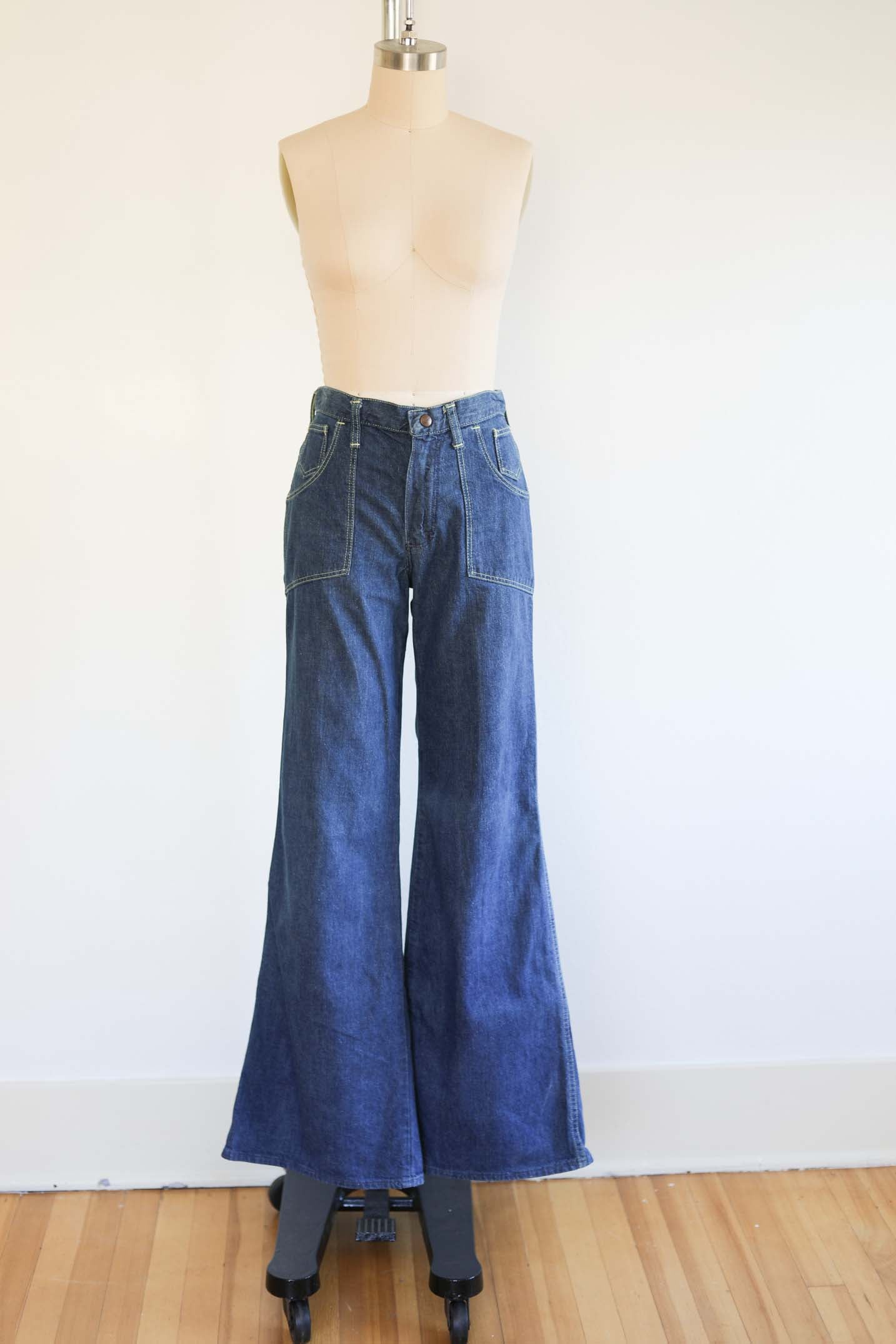 Vintage 1970s Denim Jeans - MAVERICK Dark Wash + Watch Pocket Bell Bottom Flare Jeans Pants W30"