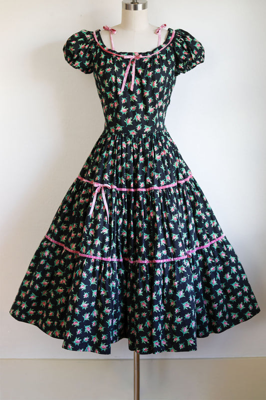 Vintage 1940s to 1950s Dress - Glorious Black Pink Rose Print Cotton Sundress w Velvet Straps/Bow Size S