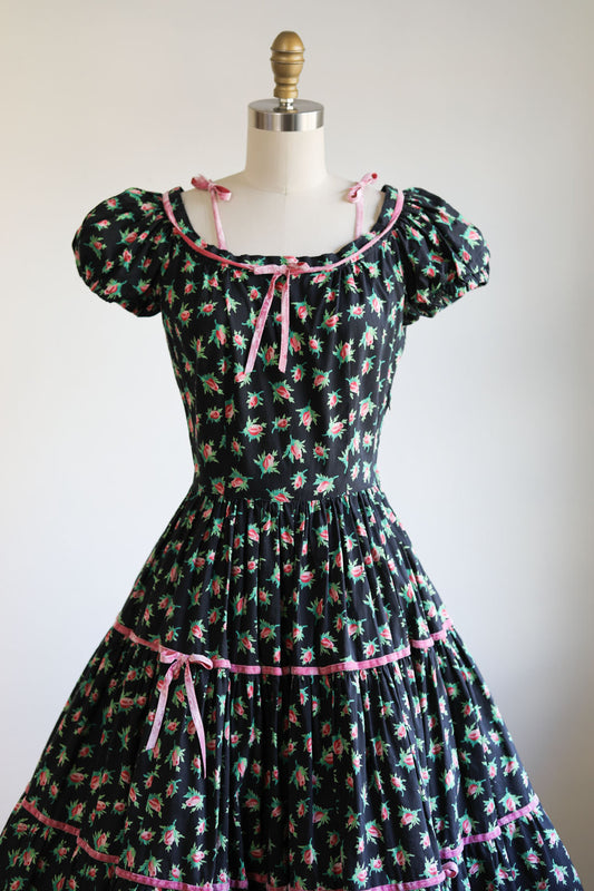 Vintage 1940s to 1950s Dress - Glorious Black Pink Rose Print Cotton Sundress w Velvet Straps/Bow Size S