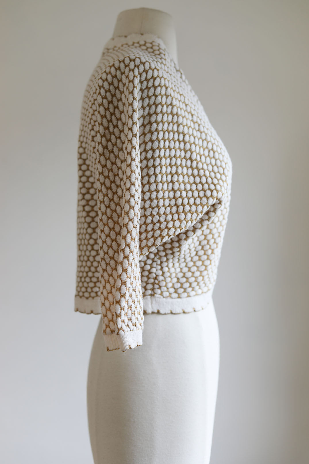 Vintage 1950s Knit Bolero Sweater - Cream w Sparkling Gold Metallic Lurex Honeycomb Knitwear Cardigan Size S to L