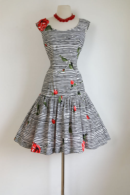 Vintage 1950s Dress - Zebra Stripes + Red Rose Print Cotton Party Dress w Appliques + Pink Petticoat! Size M