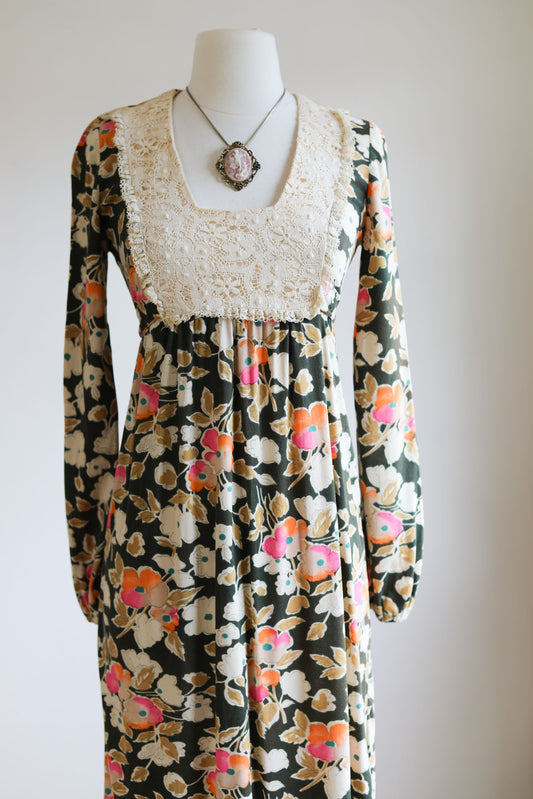 Vintage 1970s Prairie Dress - COZY Flannel/Velour with 1940s Style Floral Print + Crochet Lace Size XS to S