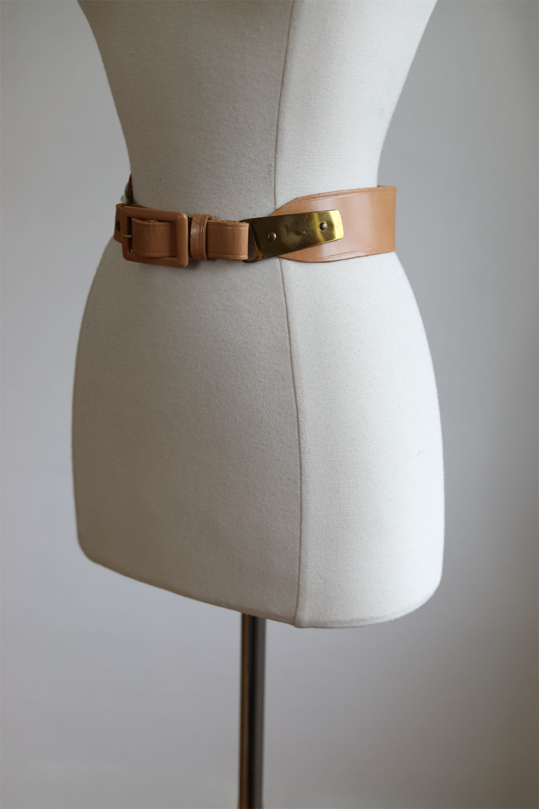 BELTOPIA! Vintage 1950s Caramel Belt - Wide Leather "Champion" Cincher w Brass Plates/Buckle Size XS