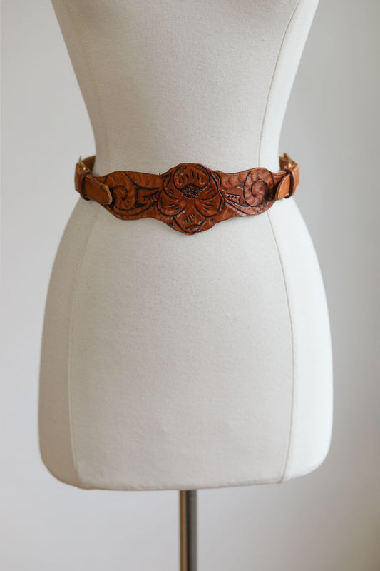 BELTOPIA! Vintage 1940s - 1950s Tooled Western Kidney Belt - Tan Rose + Rare Double Brass Buckle Cincher Size XS to M
