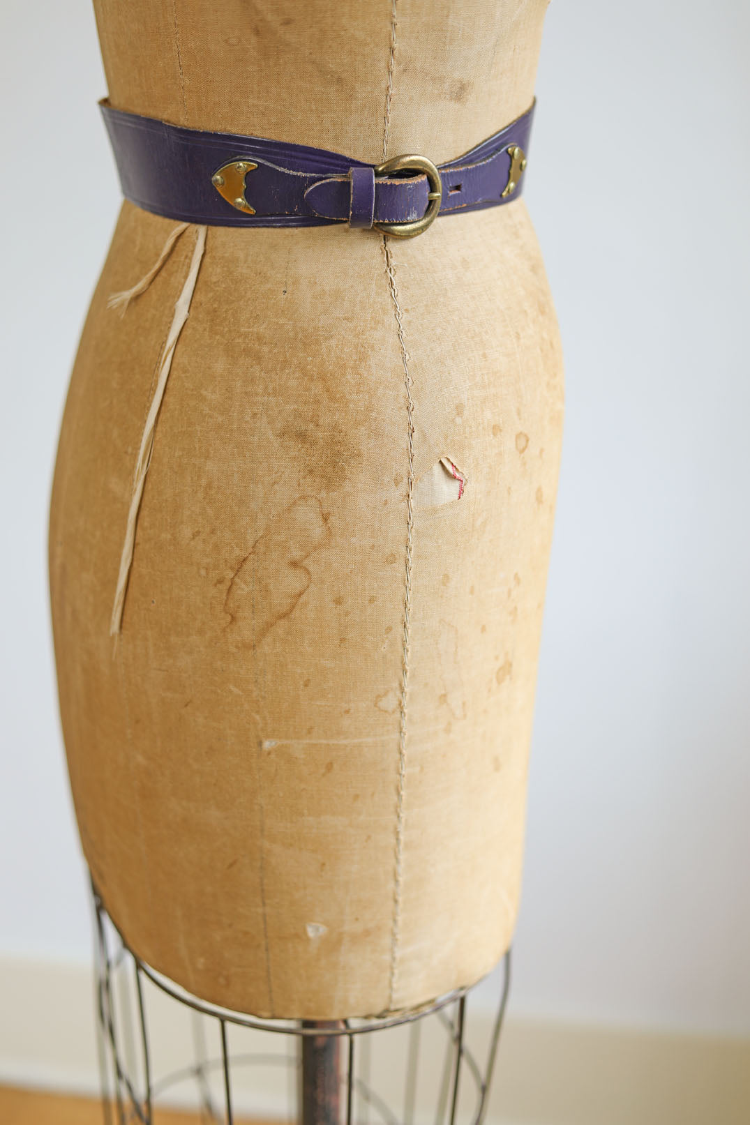 BELTOPIA! Vintage 1950s Violet Belt - Wide Leather Cincher w Double Brass Hardware/Buckles Size S