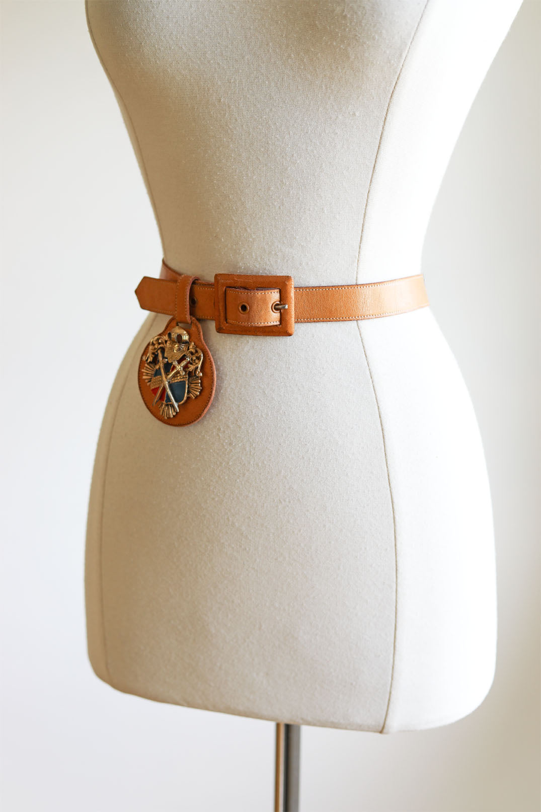 BELTOPIA! Vintage 1950s Caramel Belt - Heraldic Coat of Arms Fob! Leather "Schaffer" Medieval Vibes Size S to M