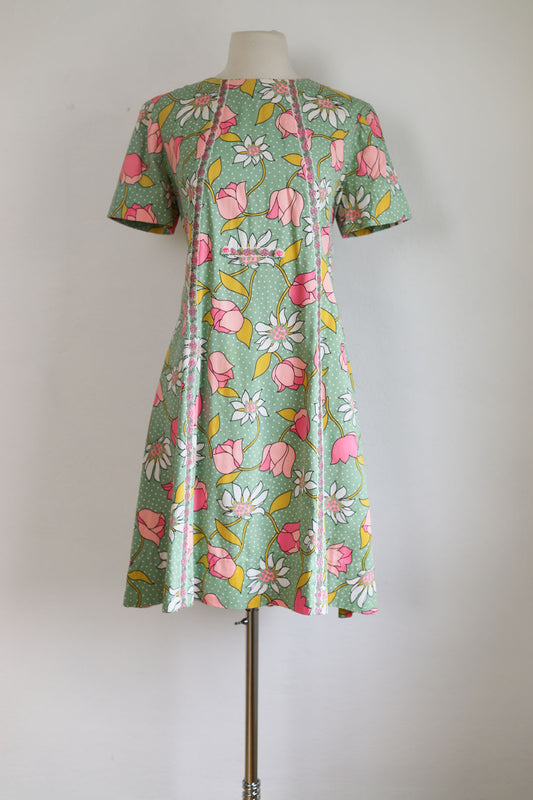 Vintage 1960s Dress - Beautiful Jadeite Green Mod J. Manes Art Nouveau Tulip Princess Cocktail Sheath w Roses Size L