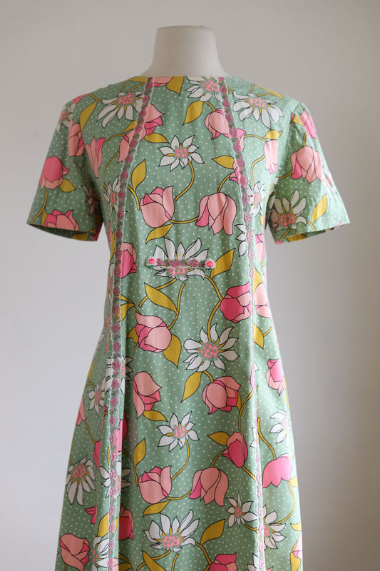 Vintage 1960s Dress - Beautiful Jadeite Green Mod J. Manes Art Nouveau Tulip Princess Cocktail Sheath w Roses Size L