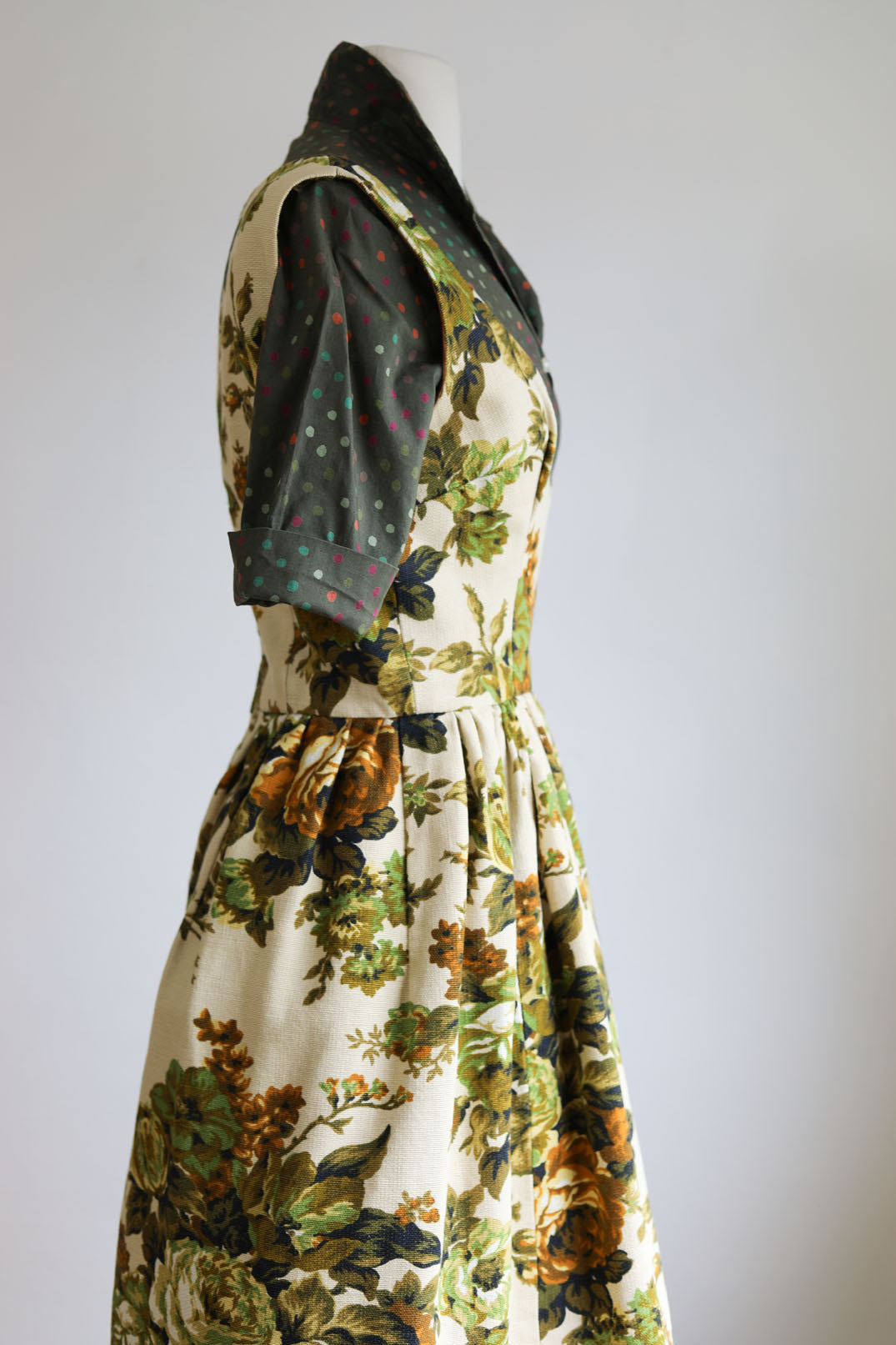 Vintage 1960s Tapestry Dress - Luxuriant Golden Rose Print Cotton Scoop-Neck Jumper Size S to M