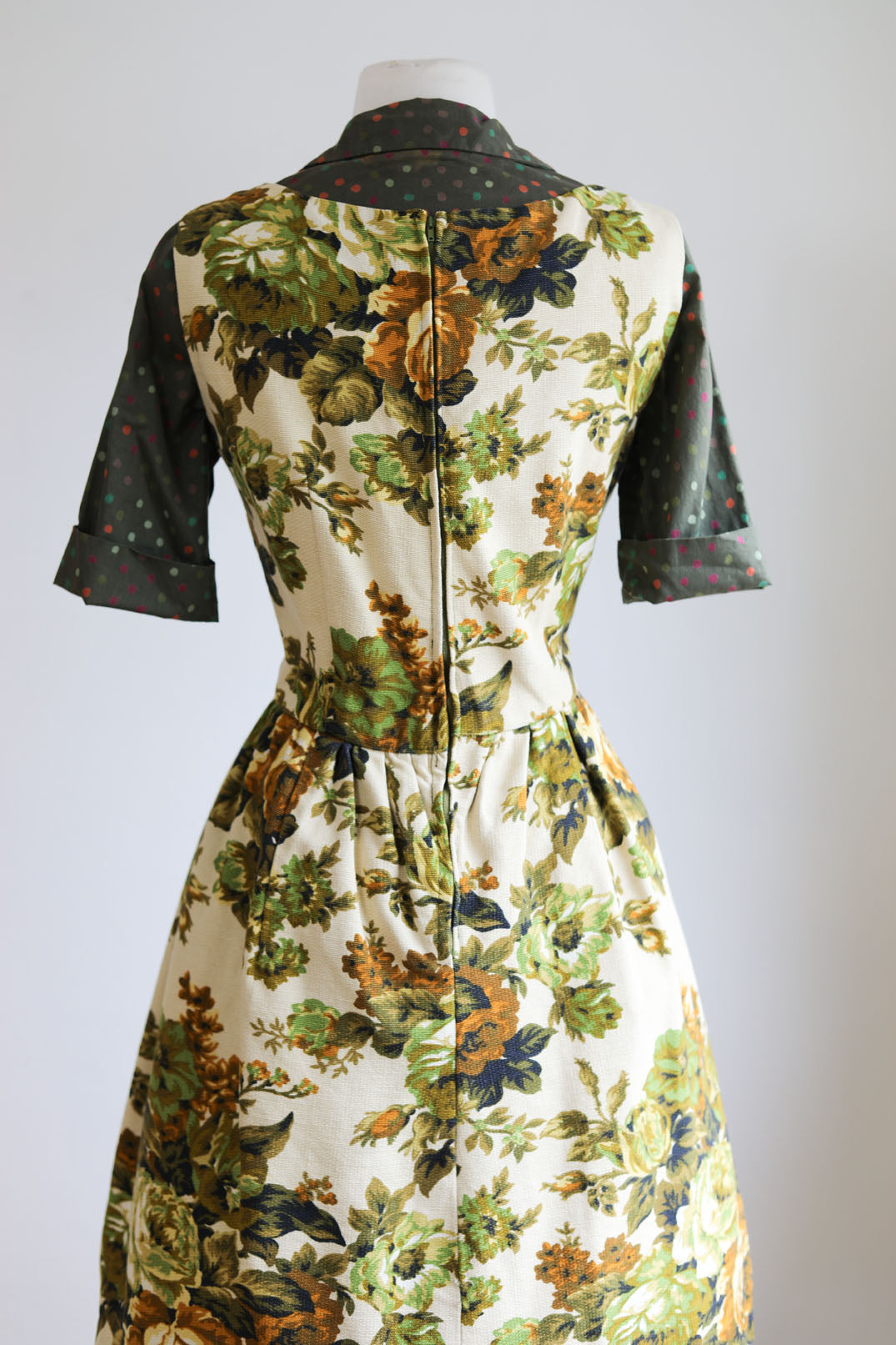 Vintage 1960s Tapestry Dress - Luxuriant Golden Rose Print Cotton Scoop-Neck Jumper Size S to M