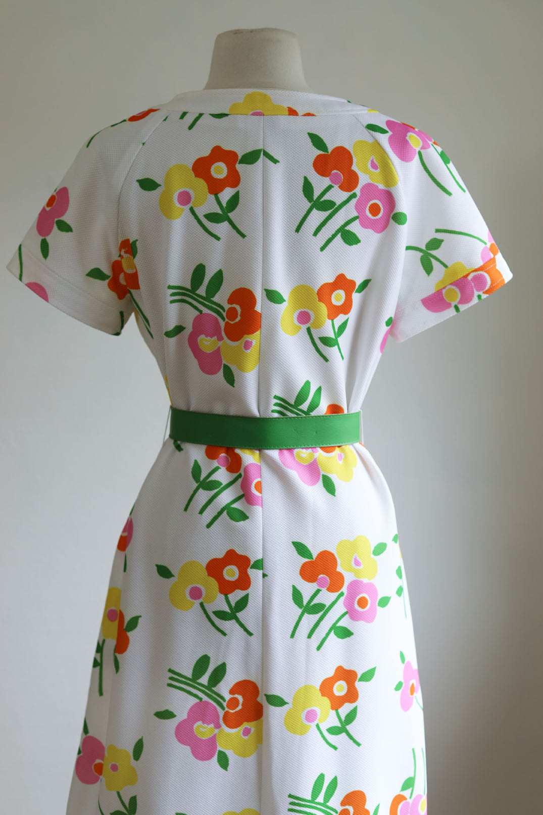 Vintage 1970s Coat Dress - Darling Citrus + Candy Pink Mod Flower Pique Lucite Buttons w Pockets Size M to L