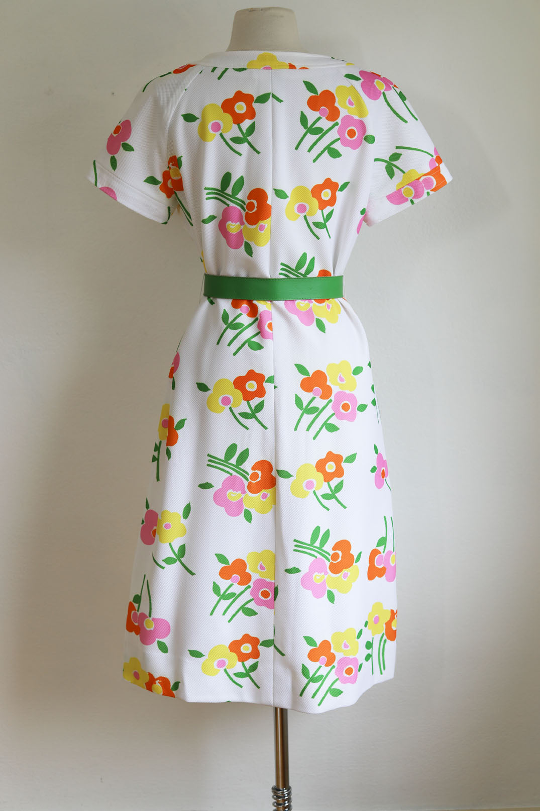 Vintage 1970s Coat Dress - Darling Citrus + Candy Pink Mod Flower Pique Lucite Buttons w Pockets Size M to L
