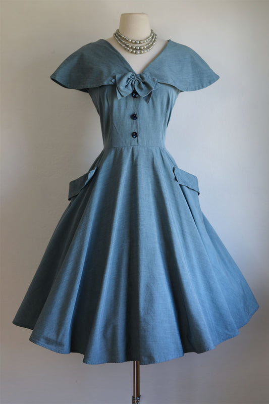 Vintage 1950s Sundress - Workwear Chambray Mercerized Shirtwaist Dress w Drama Collar + Bow Size M to L