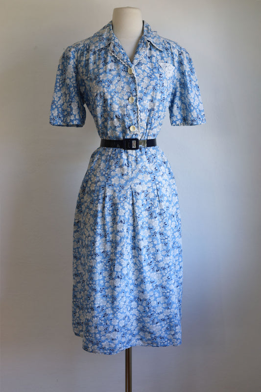 Vintage 1930s Feed Sack Dress - Volup Porcelain Blue Floral Print Cotton w Celluloid Buttons Depression Era Size XL