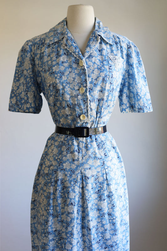 Vintage 1930s Feed Sack Dress - Volup Porcelain Blue Floral Print Cotton w Celluloid Buttons Depression Era Size XL