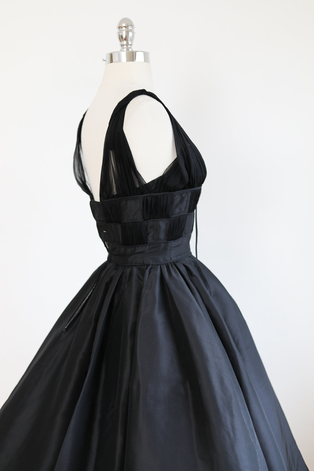 Penelope Cruz Wearing Vintage Pierre Balmain Couture Gown Arrivals 81St –  Stock Editorial Photo © everett225 #268176024