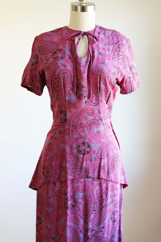 Vintage 1940s Dress - Fuchsia Pink Black Delphite Blue Wild Paisley + Fern Print Peplum Dress Size S to M