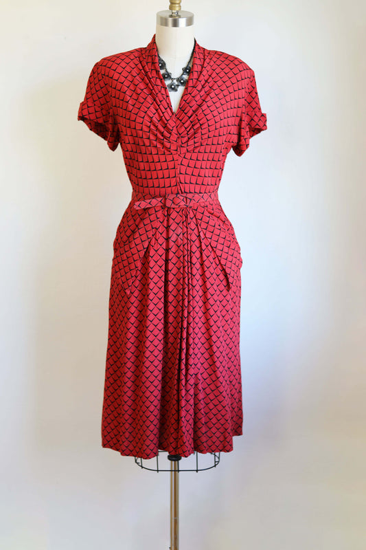 Vintage 1940s Shirtwaist - Scarlet Black Deco Snake Scales! "Lora Lenox" Draped Rayon Crepe As-Is Size S to M