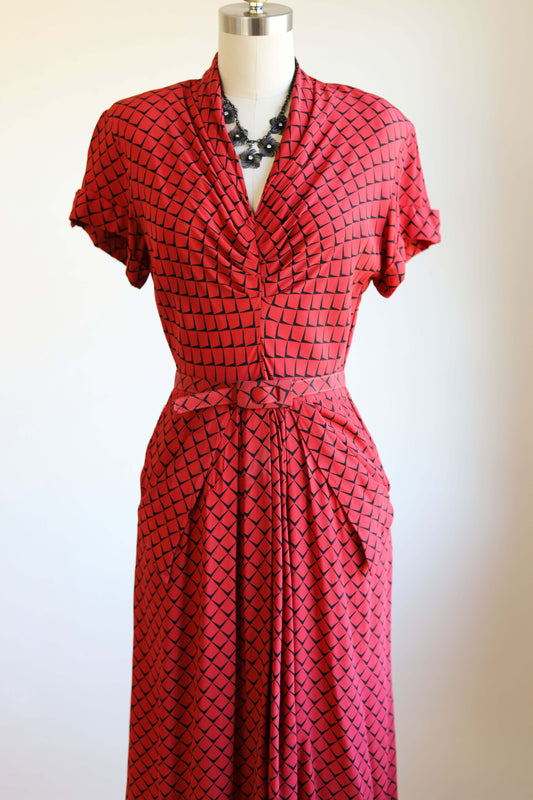 Vintage 1940s Shirtwaist - Scarlet Black Deco Snake Scales! "Lora Lenox" Draped Rayon Crepe As-Is Size S to M