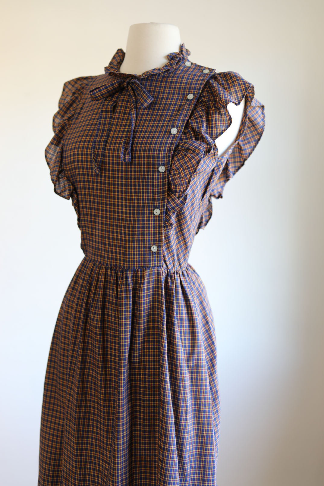Vintage 1970s Dress - Dreamy Soft Cotton Blend "You Babes" Sundress Asymmetrical Plaid Size M