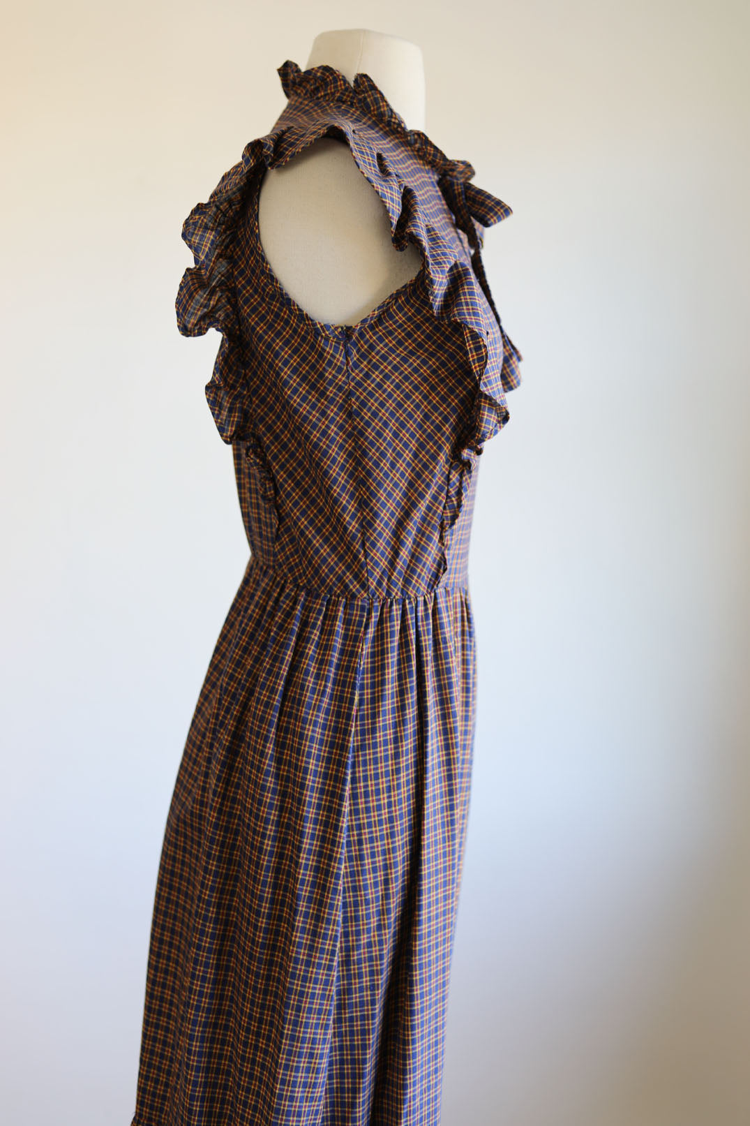 Vintage 1970s Dress - Dreamy Soft Cotton Blend "You Babes" Sundress Asymmetrical Plaid Size M