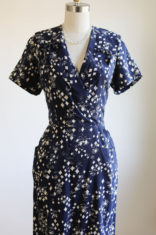 Vintage 1940s to 1950s Dress - Sharp! Atomic Stardust Print Midnight Blue Rayon Print w Pockets Size S