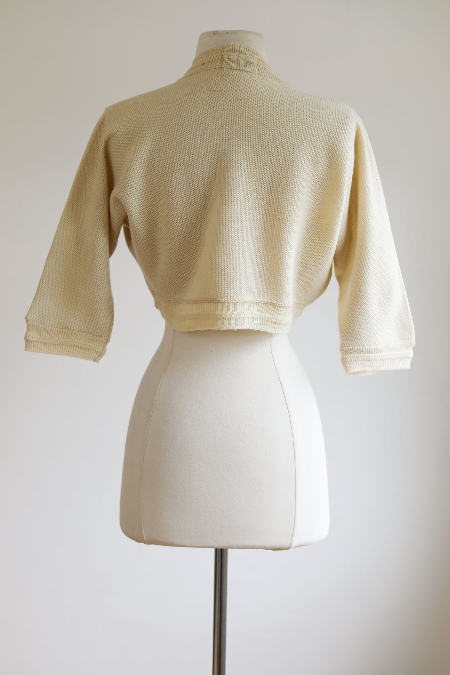 Vintage 1950s Knit Bolero Sweater - Cream w Sparkling Gold Metallic Lurex Vines Knitwear Cardigan Size S to L