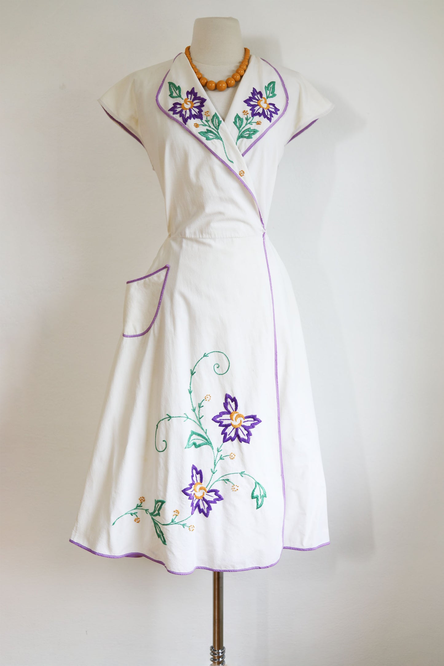 Vintage 1930s to 1940s Dress - Hand-Embroidered Cotton Hooverette Wrap Chore Sundress Size XS - L