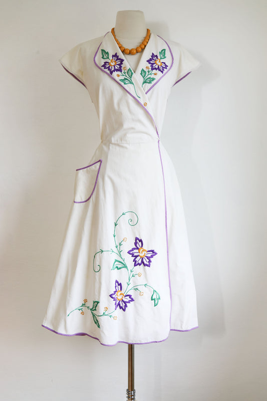 Vintage 1930s to 1940s Dress - Hand-Embroidered Cotton Hooverette Wrap Chore Sundress Size XS - L