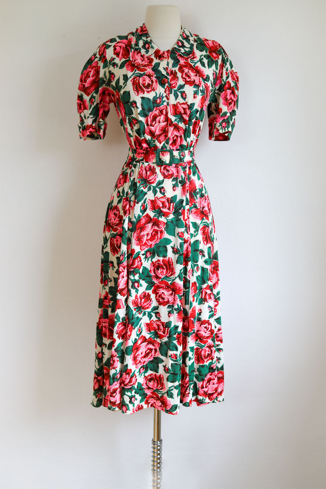 Vintage 1930s to 1940s Dress - Volup! Red Hot Pink Green Rose Print Rayon Jersey Gown w Galalith Belt Size XL