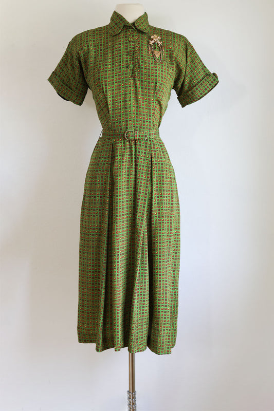 Vintage 1940s to 1950s Dress - Apple/Olive Green w Red + Chartreuse Surreal Cottages Print Belted Shirtwaist Size M
