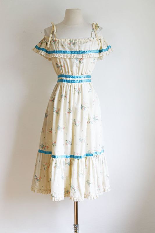 Vintage 1970s Dress - Darling Gunne-esque On-Off Shoulder Soft Cotton Prairie Bohemian Sundress Size S