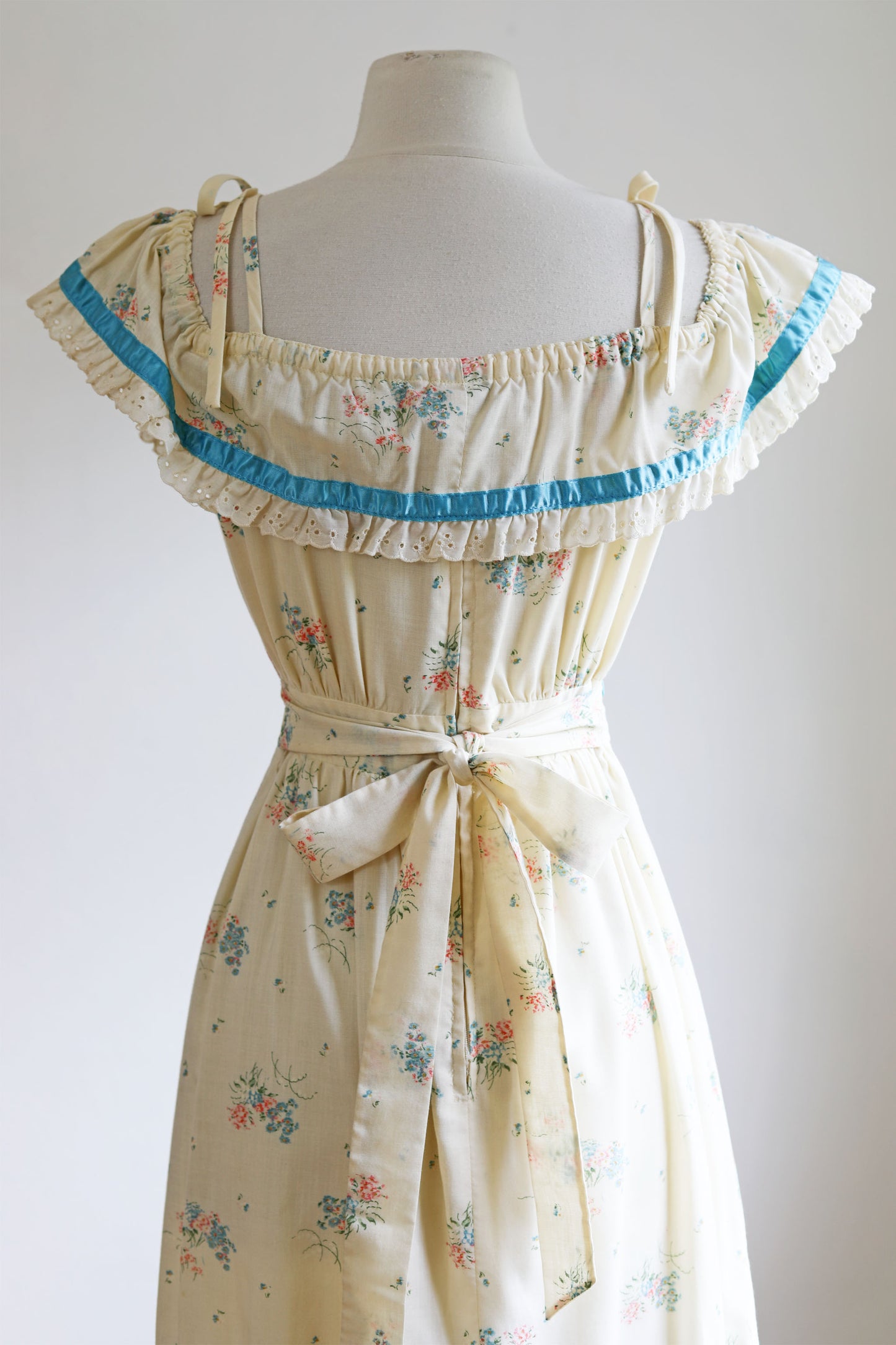 Vintage 1970s Dress - Darling Gunne-esque On-Off Shoulder Soft Cotton Prairie Bohemian Sundress Size S