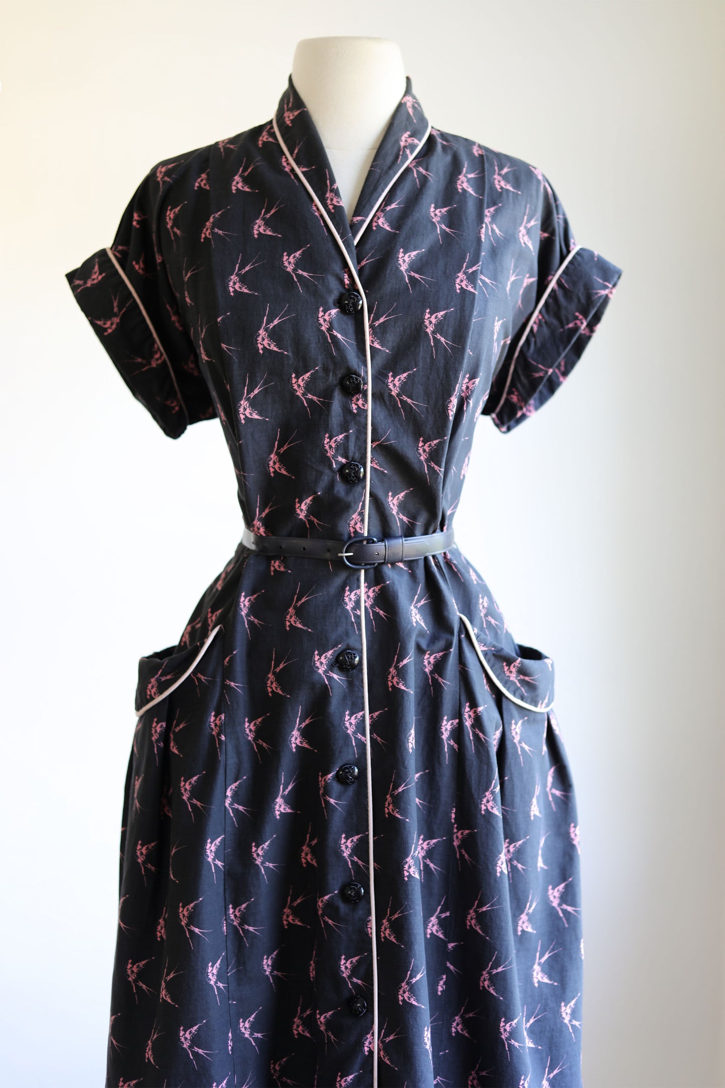 Vintage 1940s to 1950s Dress - Black Candy Pink Swallow Bird Novelty Print Coat Dress Size L