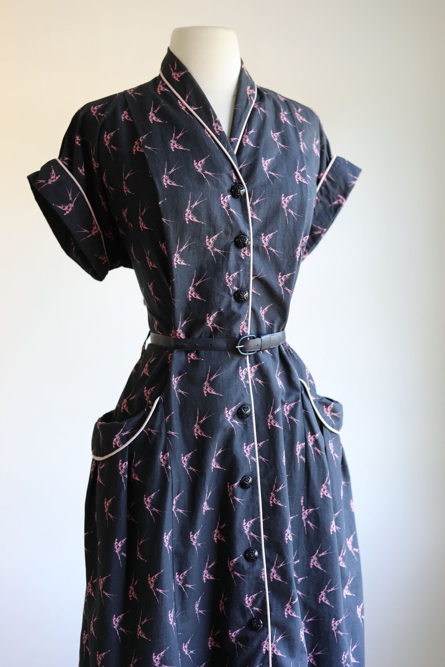 Vintage 1940s to 1950s Dress - Black Candy Pink Swallow Bird Novelty Print Coat Dress Size L